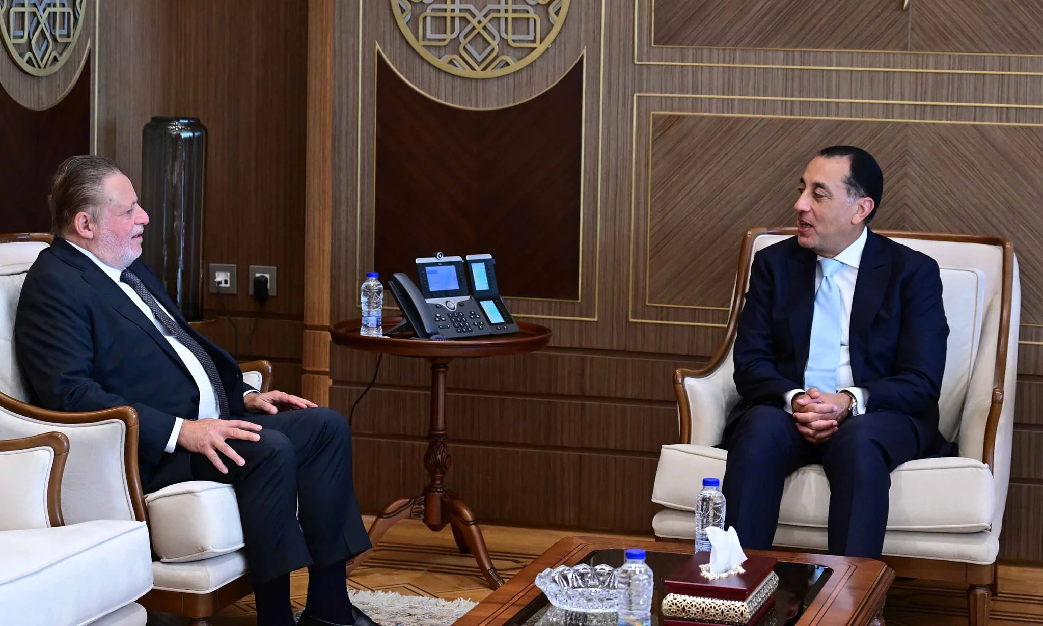 رئيس الوزراء ومحافظ البنم المركزي المصري